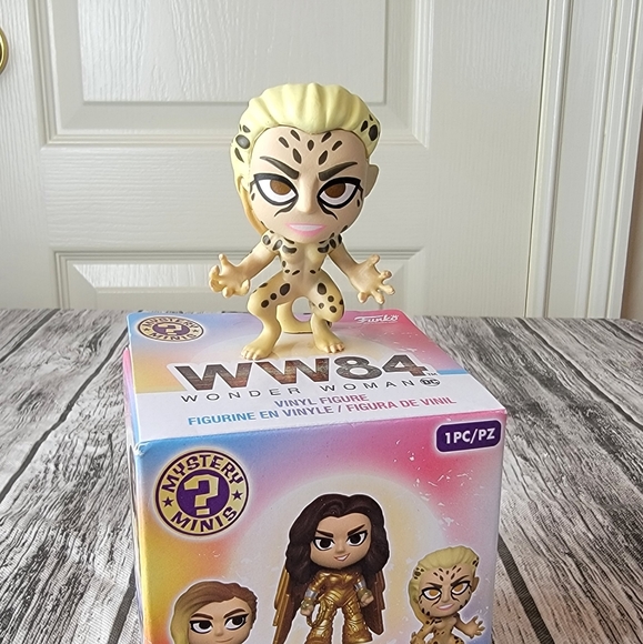 Funko Mystery Mini WW84 Cheetah - Picture 2 of 4